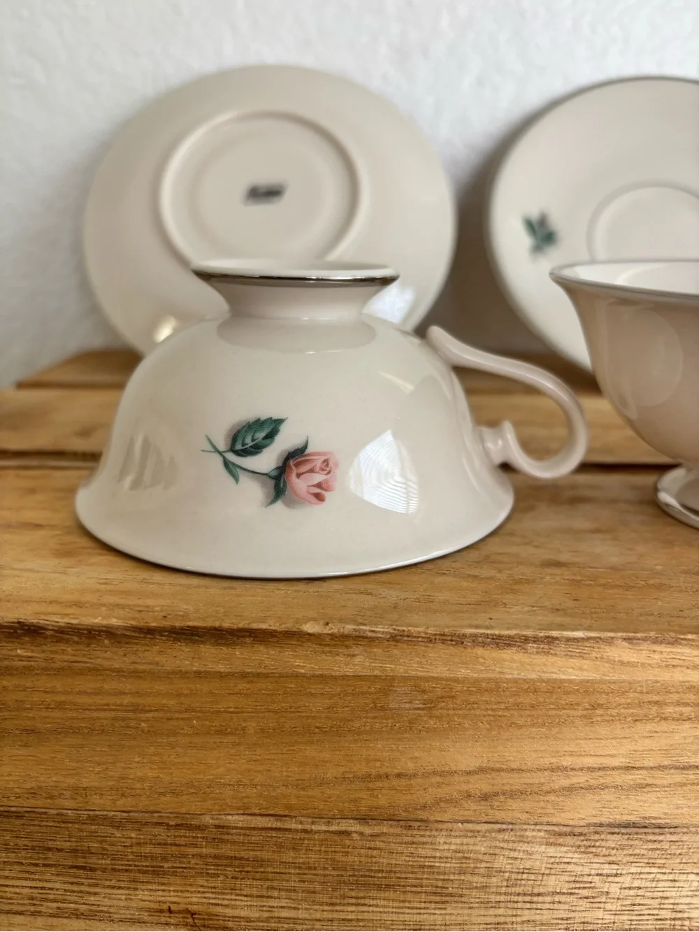Fleetwood Fine China 4-Piece Tea Cups & Saucers Set